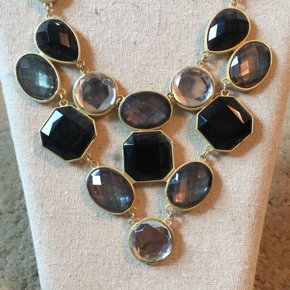 Multicolored crystal statement bib necklace - Picture 2 of 3